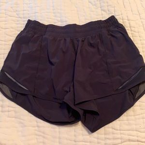 Lululemon hotty hot 4” short size 8